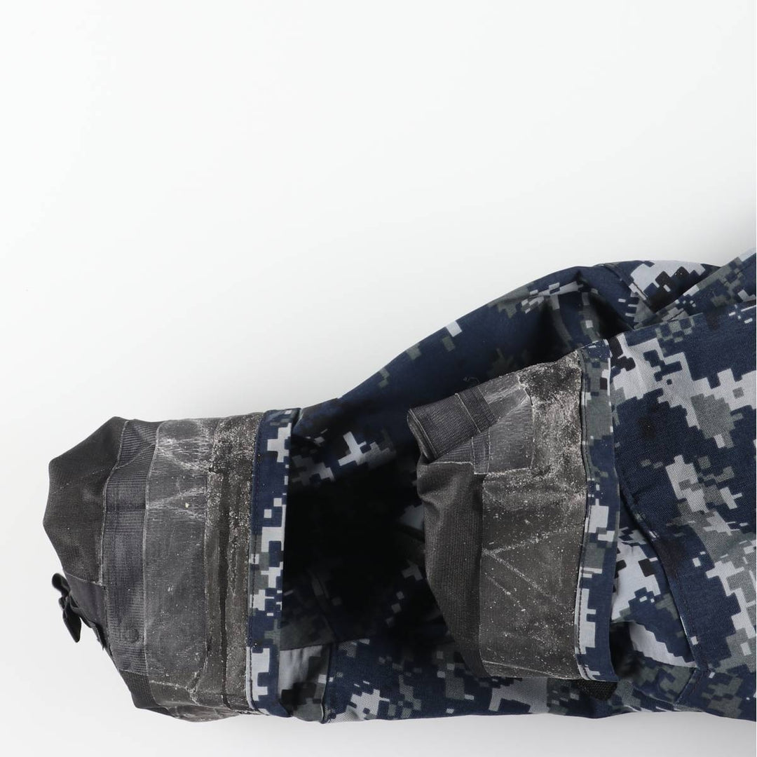 Authentic US military camouflage pattern NWU digital camo military Gore-Tex parka, made in the USA, small short, equivalent to a men's size S. Nylon navy blue type Vintage Second Hand