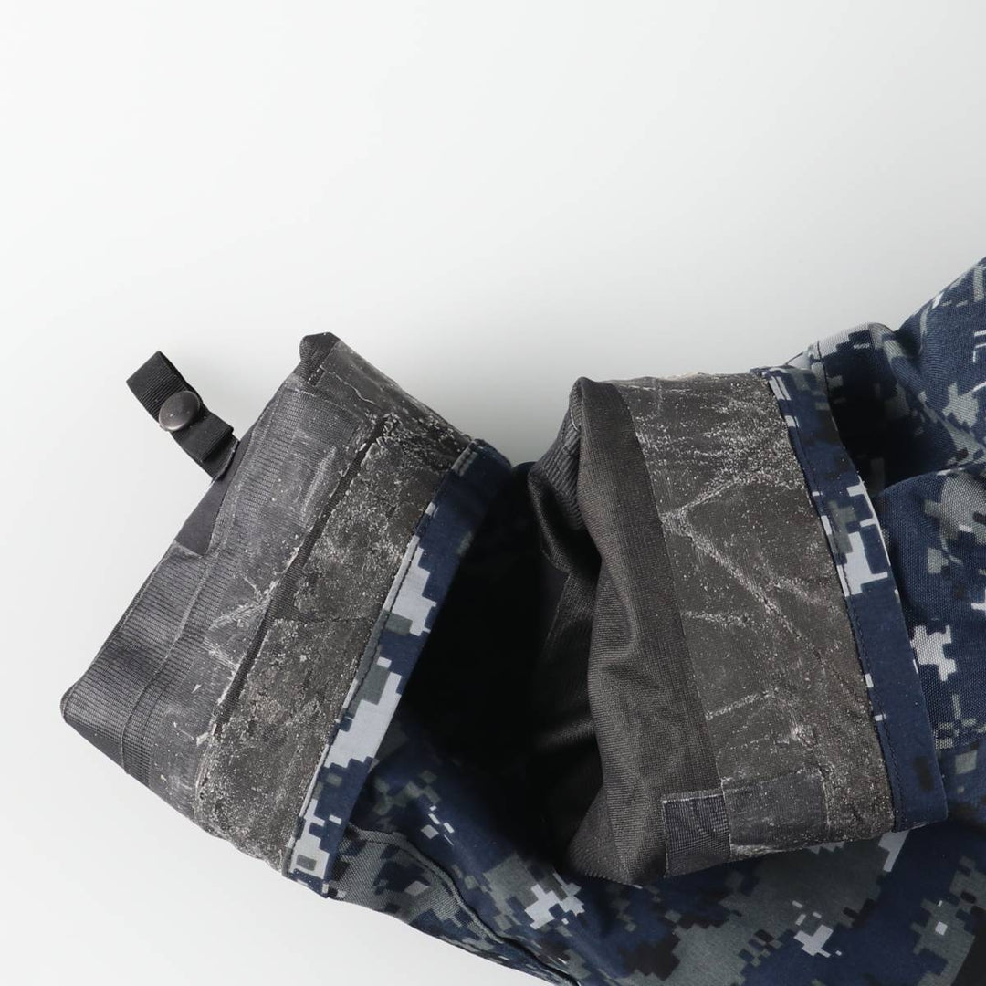Authentic US military camouflage pattern NWU digital camo military Gore-Tex parka, made in the USA, small short, equivalent to a men's size S. Nylon navy blue type Vintage Second Hand