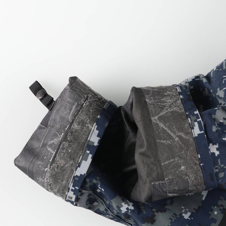 Authentic US military camouflage pattern NWU digital camo military Gore-Tex parka, made in the USA, small short, equivalent to a men's size S. Nylon navy blue type Vintage Second Hand