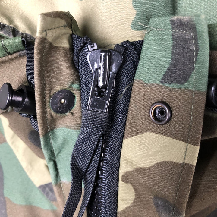 Authentic US military ECWCS 1st Gen Mid-Type Woodland Camo Military Gore-Tex Parka, Made in USA, Men's Size Medium Nylon Khaki type Vintage Second Hand