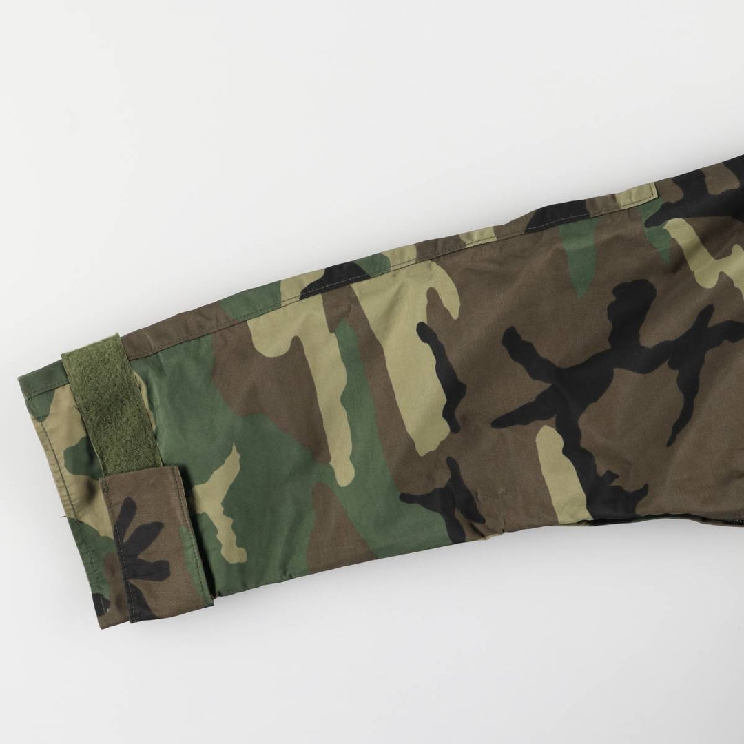 Authentic 2000'S US Military Camouflage Pattern ECWCS 1st Gen. Late Model Woodland Camo Military Gore-Tex Parka, Made in USA, Medium-Regular Nylon Khaki type Vintage Second Hand