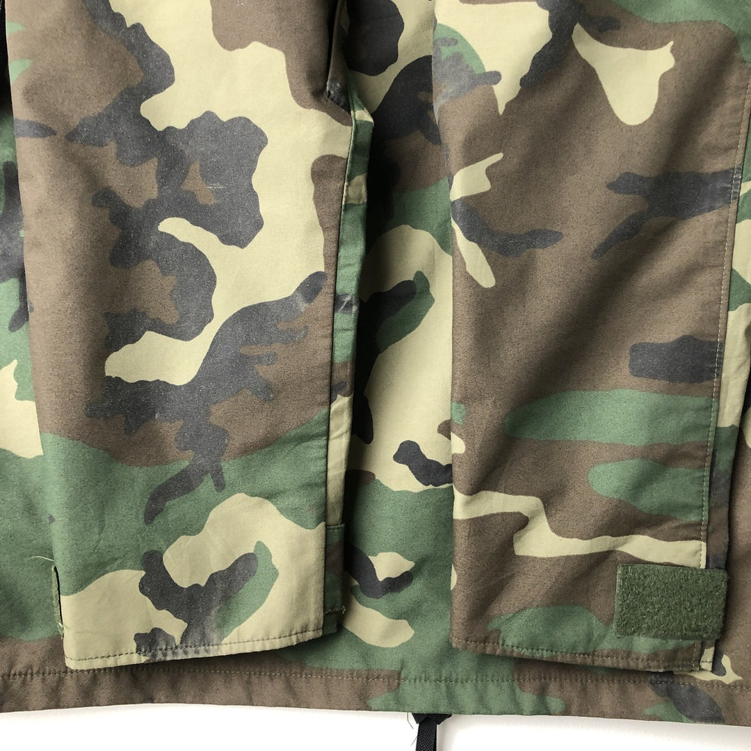 1990'S US Military Camouflage Pattern Woodland Camo ECWCS 1st Gen Late Model Military Gore-Tex Parka, Made in USA, Medium Regular Nylon Khaki type Vintage Second Hand