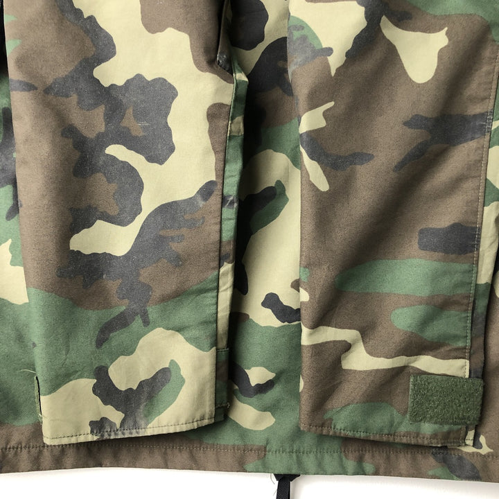 1990'S US Military Camouflage Pattern Woodland Camo ECWCS 1st Gen Late Model Military Gore-Tex Parka, Made in USA, Medium Regular Nylon Khaki type Vintage Second Hand