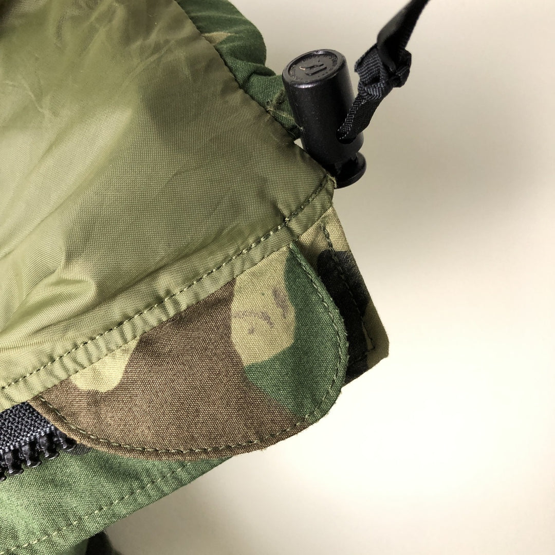 1990'S US Military Camouflage Pattern Woodland Camo ECWCS 1st Gen Late Model Military Gore-Tex Parka, Made in USA, Medium Regular Nylon Khaki type Vintage Second Hand