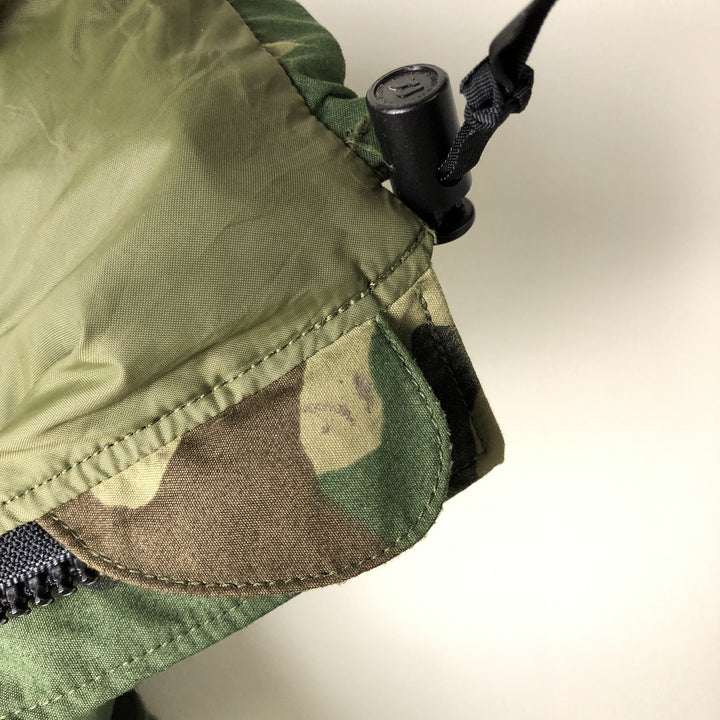 1990'S US Military Camouflage Pattern Woodland Camo ECWCS 1st Gen Late Model Military Gore-Tex Parka, Made in USA, Medium Regular Nylon Khaki type Vintage Second Hand