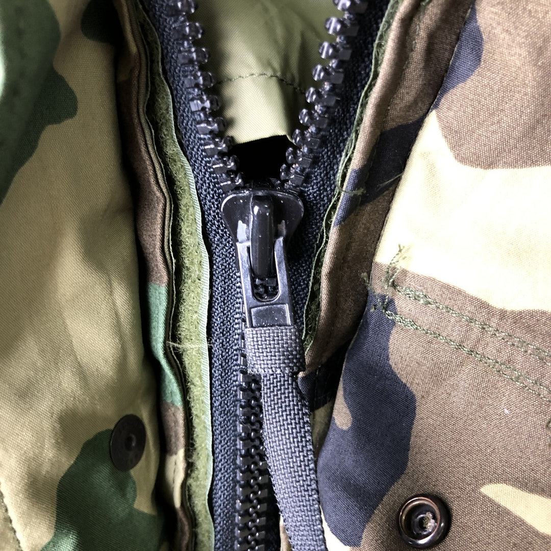 Authentic 1990'S US Military Camouflage Pattern Woodland Camo ECWCS 1st Gen Late Model Military Gore-Tex Parka, Made in USA, Medium-Regular Nylon Khaki type Vintage Second Hand