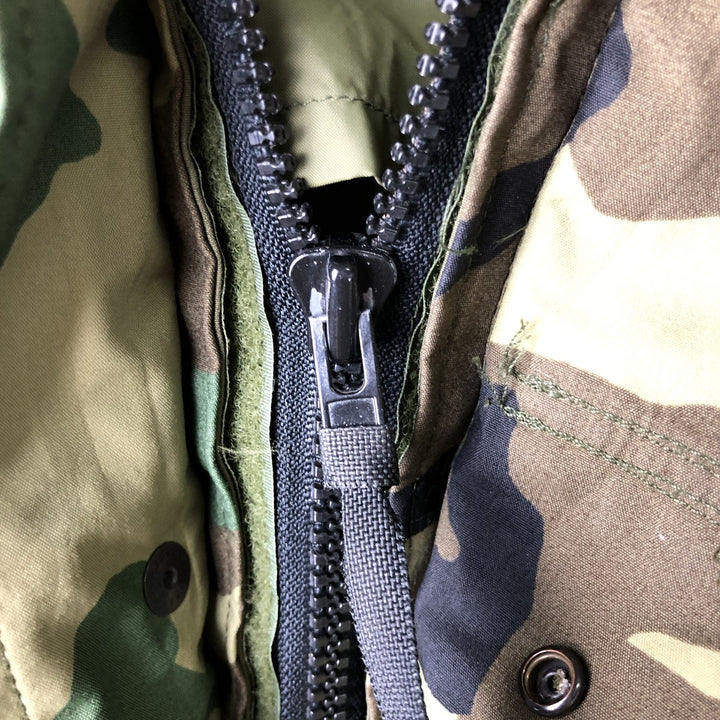 Authentic 1990'S US Military Camouflage Pattern Woodland Camo ECWCS 1st Gen Late Model Military Gore-Tex Parka, Made in USA, Medium-Regular Nylon Khaki type Vintage Second Hand