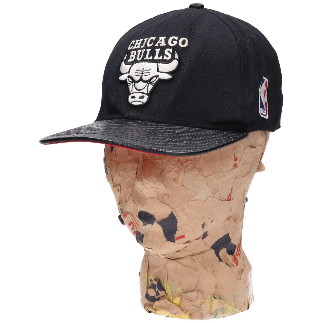 Mitchell Ness NBA Chicago Bulls Faux Leather Brim Trucker Cap Baseball Cap One Size /gaa002975