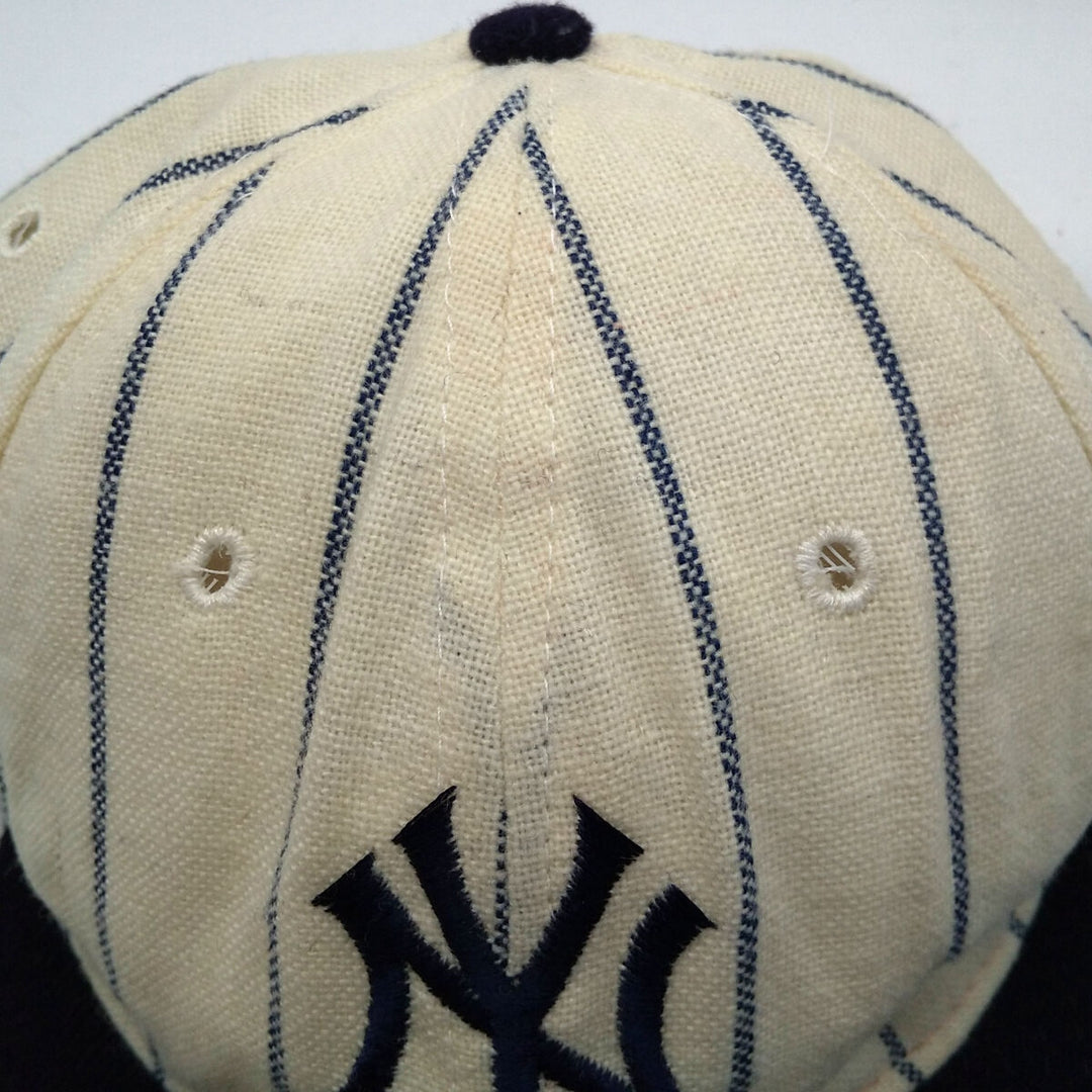 MLB NEWYORK YANKEES New York Yankees Stripe Pattern Trucker Cap Baseball Cap Free Size /gaa003085