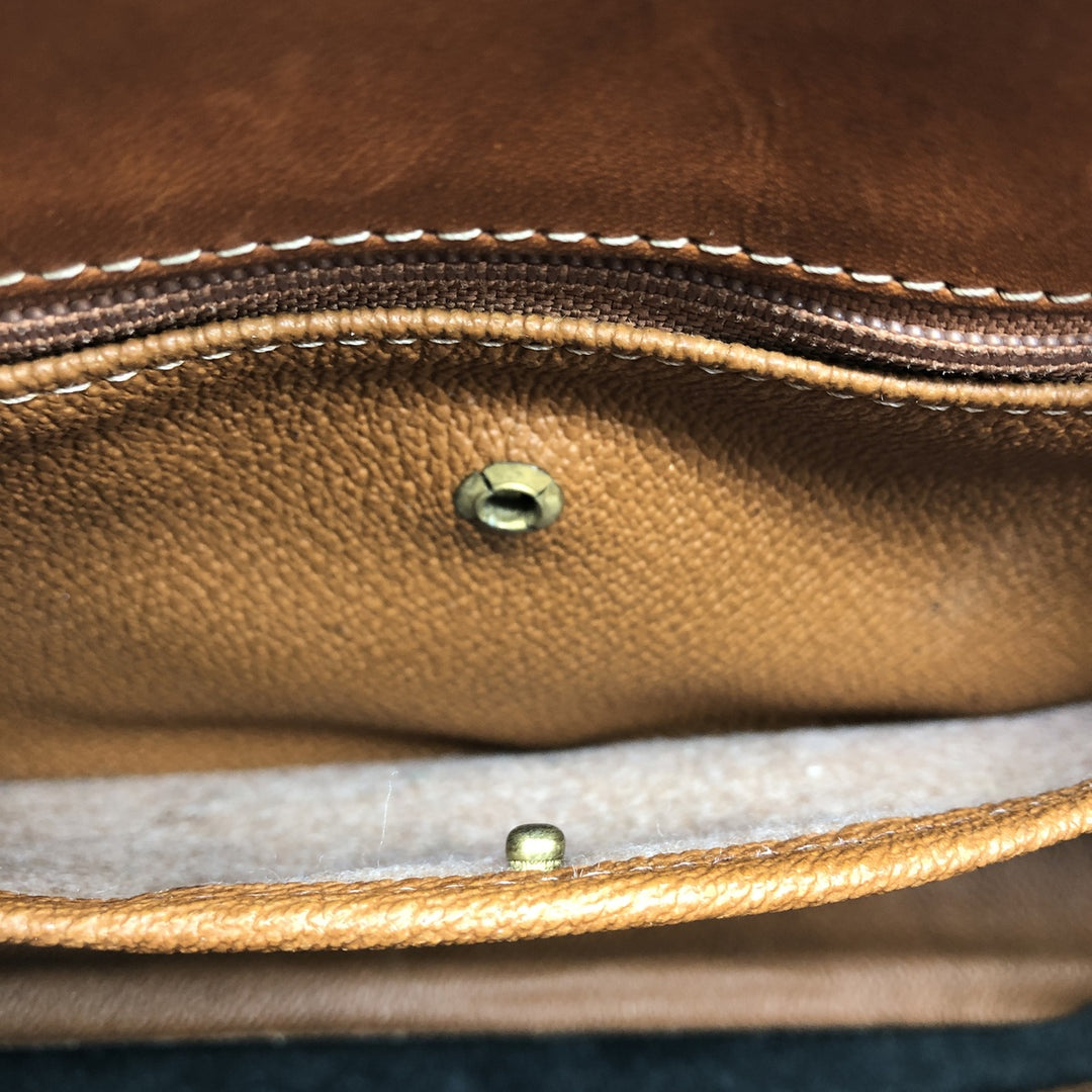 Dooney & Bourke Shoulder Bag Made in USA genuine leather brown type Vintage Second Hand