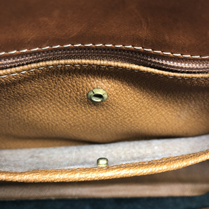 Dooney & Bourke Shoulder Bag Made in USA genuine leather brown type Vintage Second Hand