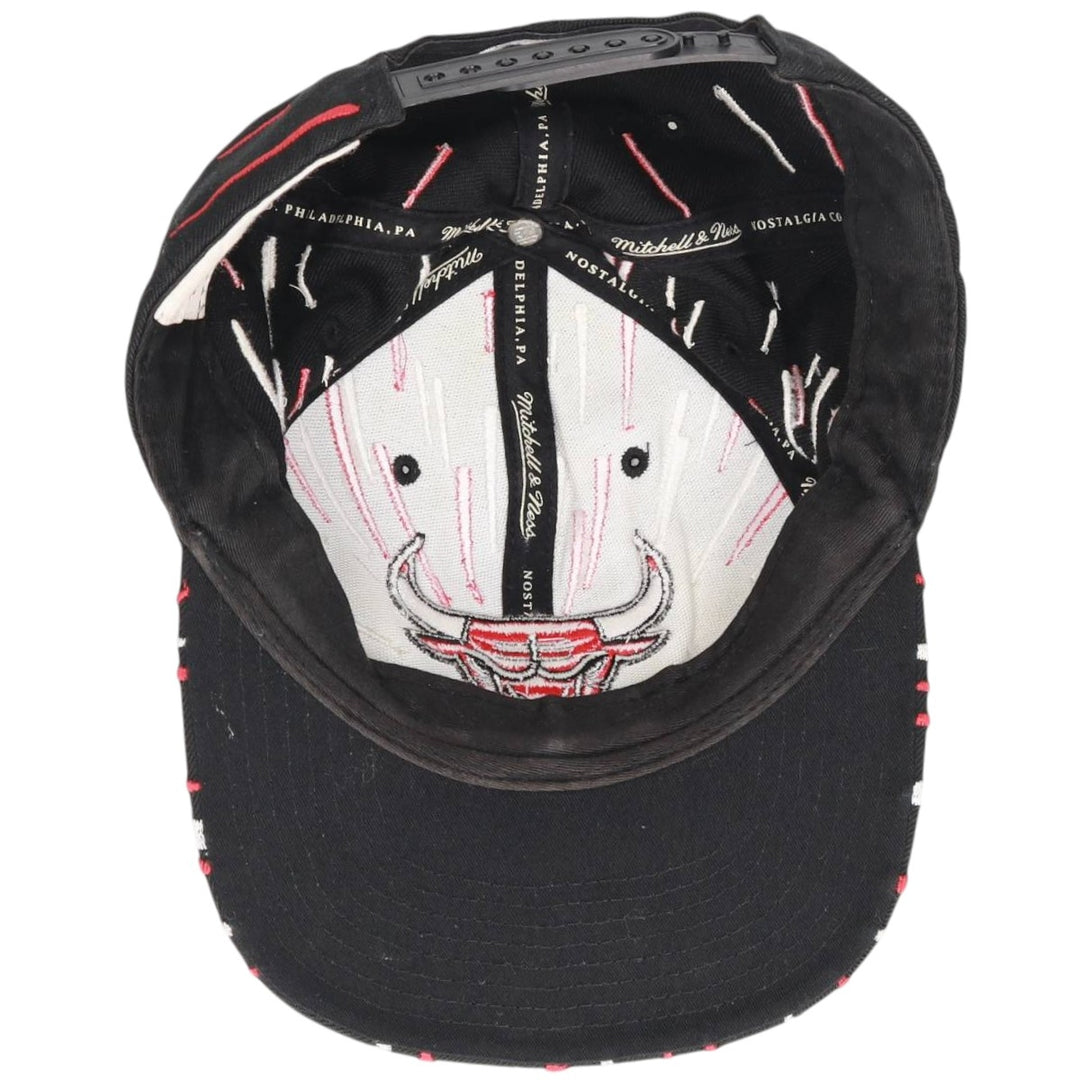 Mitchell & Ness NBA Chicago Bulls 6-Panel Baseball Cap, One Size Fits Most acrylic black type Vintage Second Hand