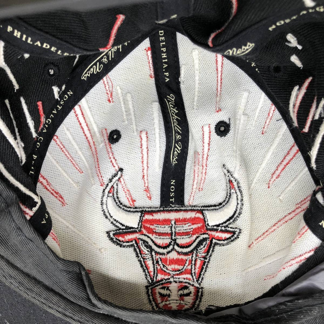 Mitchell & Ness NBA Chicago Bulls 6-Panel Baseball Cap, One Size Fits Most acrylic black type Vintage Second Hand