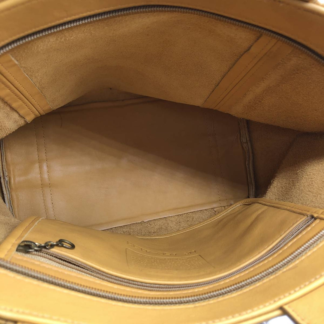 Vintage 1980'S Coach Old Coach handbag, made in the USA. genuine leather yellow type Vintage Second Hand