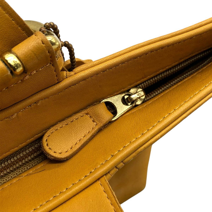 Vintage 1980'S Coach Old Coach handbag, made in the USA. genuine leather yellow type Vintage Second Hand