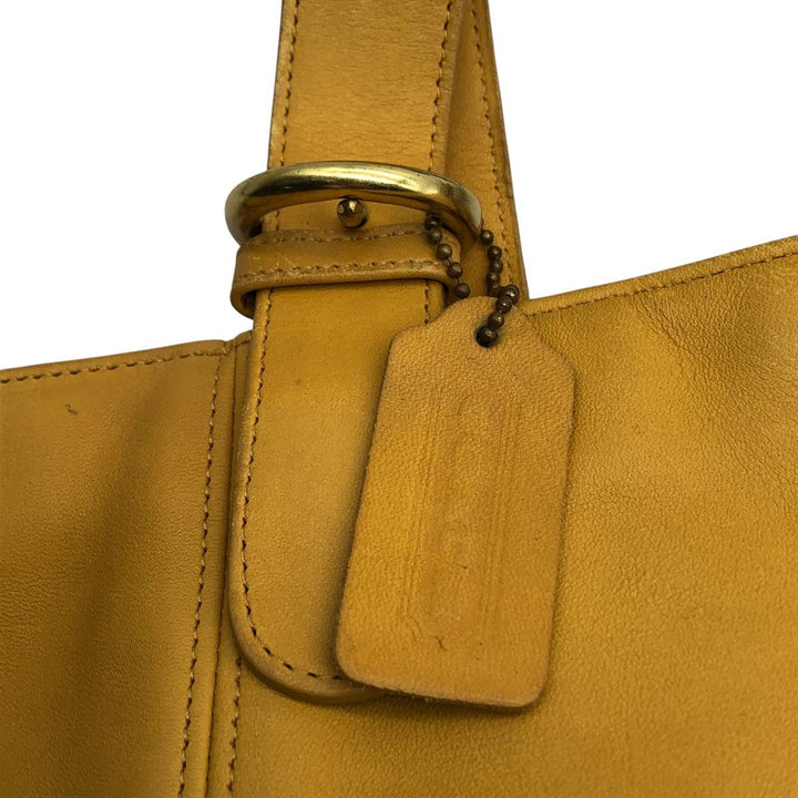 Vintage 1980'S Coach Old Coach handbag, made in the USA. genuine leather yellow type Vintage Second Hand