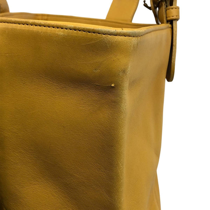 Vintage 1980'S Coach Old Coach handbag, made in the USA. genuine leather yellow type Vintage Second Hand
