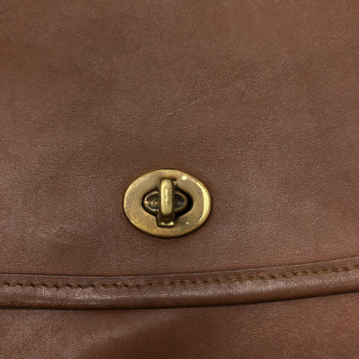 90'S Coach Old Coach Turnlock Shoulder Bag, Vintage, Made in USA genuine leather brown type Vintage Second Hand