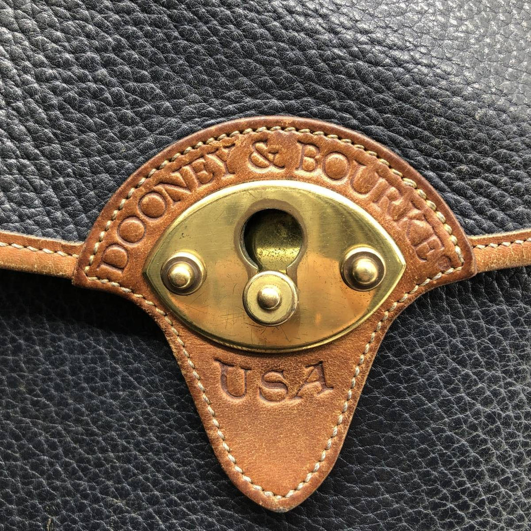 Vintage Dooney and Bourke Shoulder Bag, Made in USA genuine leather black type Vintage Second Hand