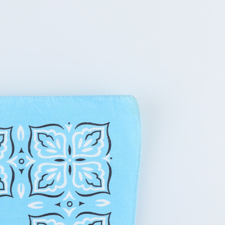 60s-70'S all-over clover pattern bandana, one selvedge, vintage. cotton Blue type light blue Vintage Second Hand