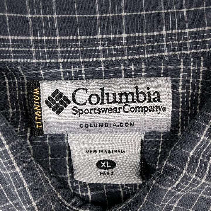 Columbia Titanium Check Pattern Short-Sleeve Nylon Shirt, Men's Size XL (approx.) Nylon navy blue type Vintage Second Hand